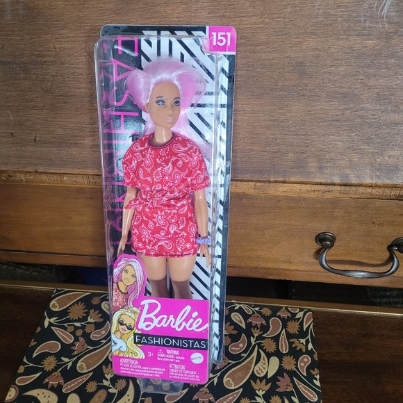 Barbie 2019 Fashionista # 151 Pink Hair - Picture 3 of 17